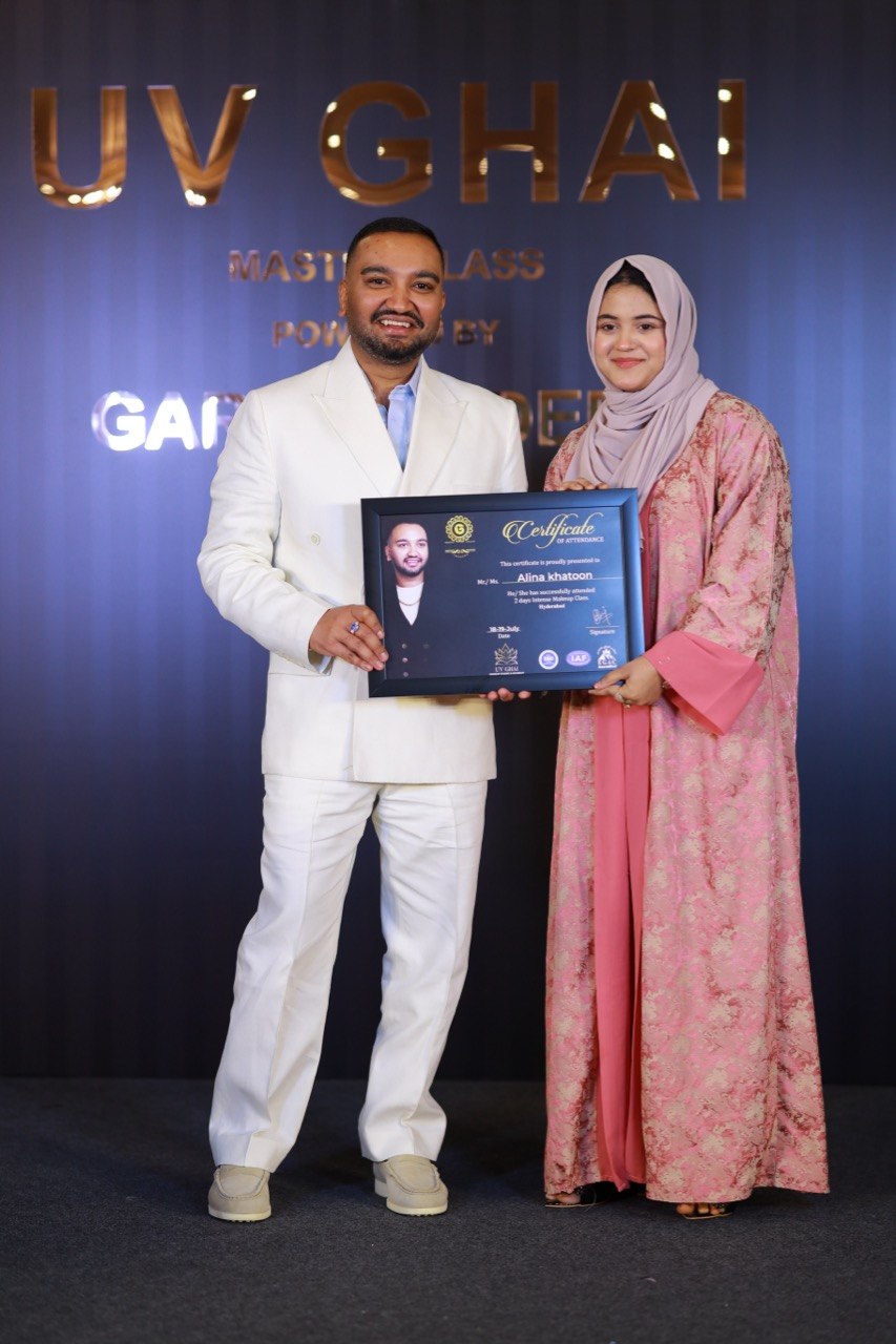 Alina Khatoon getting certified by master artist UV Ghai