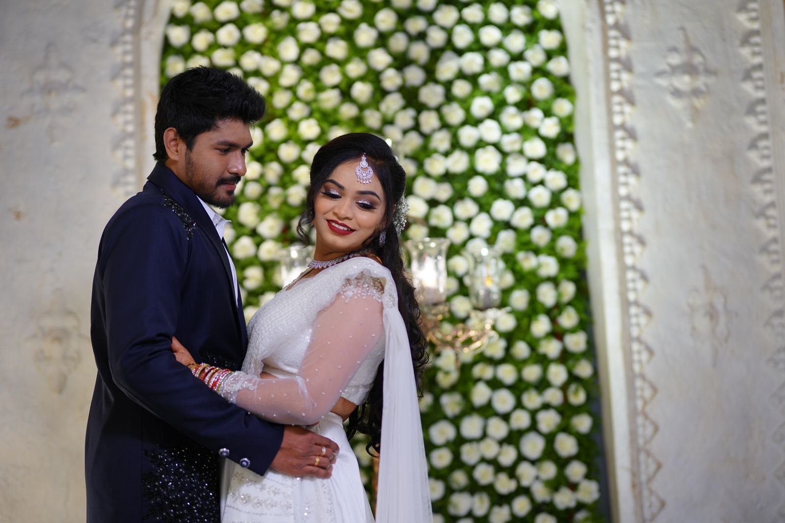 Minimal glam – skin-focused with peach blush