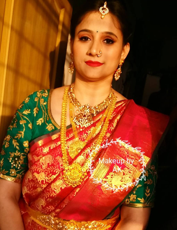 Backstage touch-up – foundation and setting