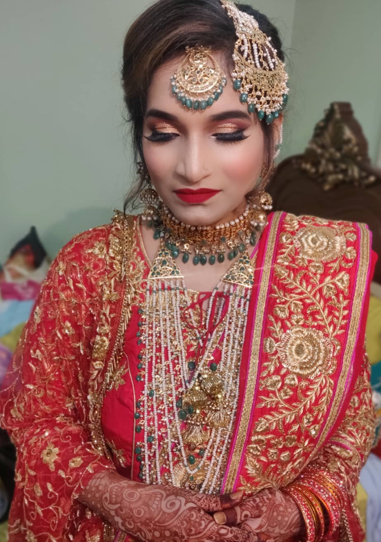 Stage prep – soft contour with blush finish