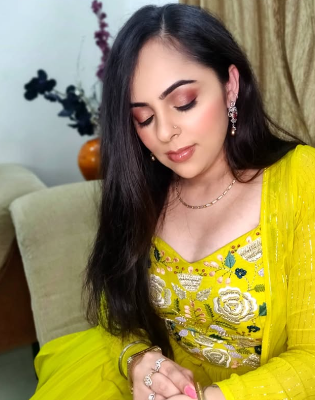 Stage look – bold eye with balanced base