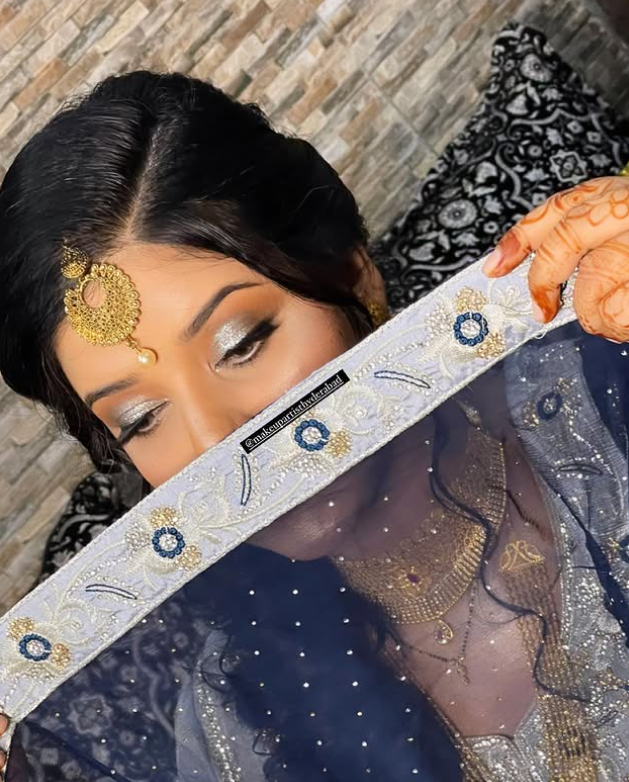 Final touch – crisp eyeliner, set foundation